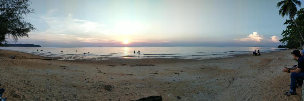 Family Beach Condo Pd At Cocobay Resort Condominium Port Dickson Esterno foto