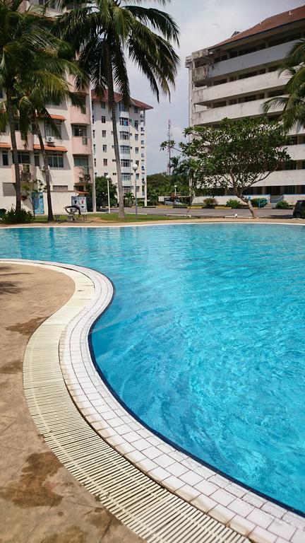 Family Beach Condo Pd At Cocobay Resort Condominium Port Dickson Esterno foto